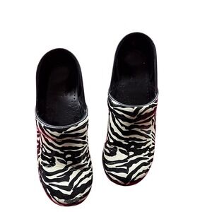 Women's Dansko Professional Clogs nursing Shoe Zebra print 41 10.5 - 11 black